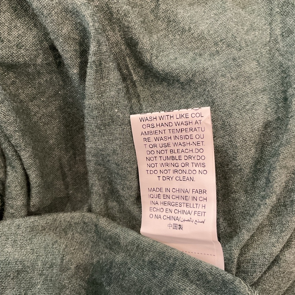 Versus a Black Hollow Open-Back Tie Top - Green - Picture 12 of 13